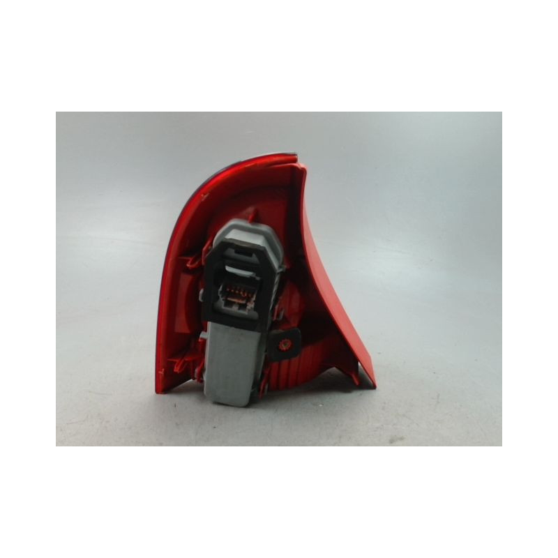 FEU ARRIERE DROIT RENAULT CLIO II Phase 2 2001-2006