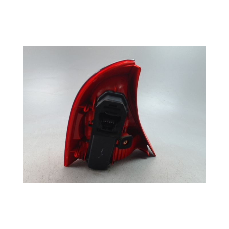 FEU ARRIERE DROIT RENAULT CLIO II Phase 2 2001-2006