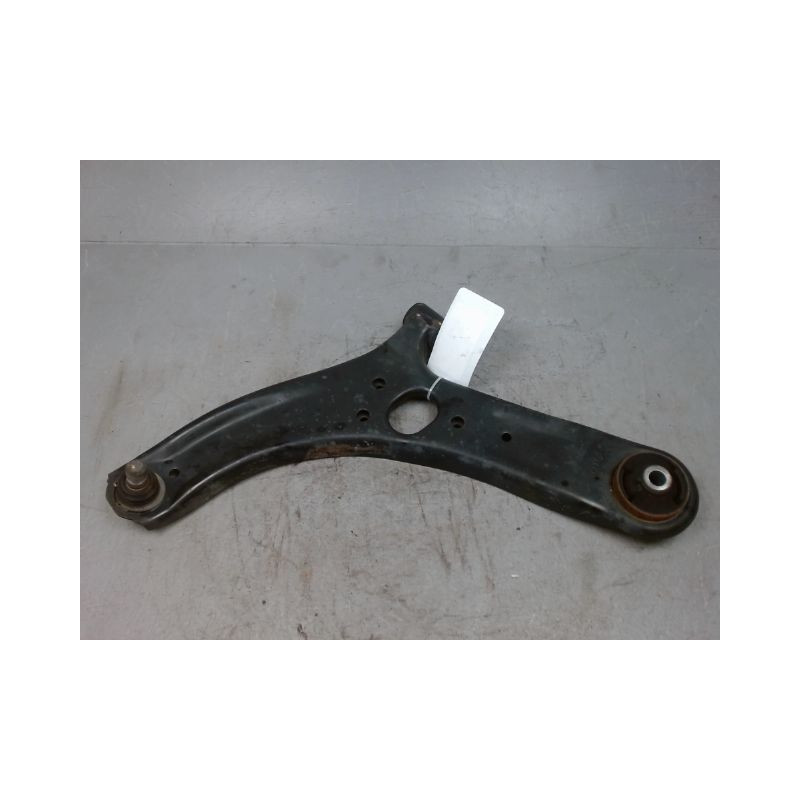 TRIANGLE INFERIEUR AVANT GAUCHE KIA RIO
