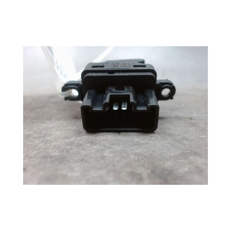 COMMANDE LEVE-GLACE PORTE AVD MAZDA MAZDA 2