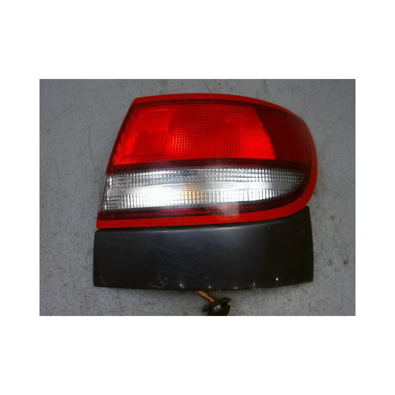 FEU ARRIERE DROIT TOYOTA CARINA