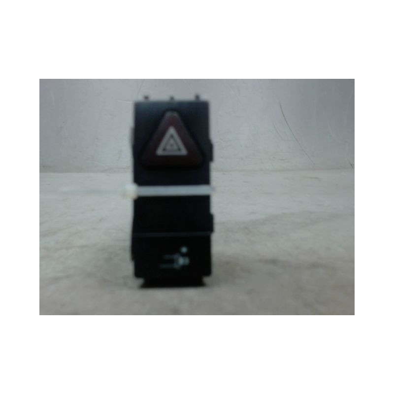BOUTON DE WARNING MERCEDES CLASSE E COUPE 09-