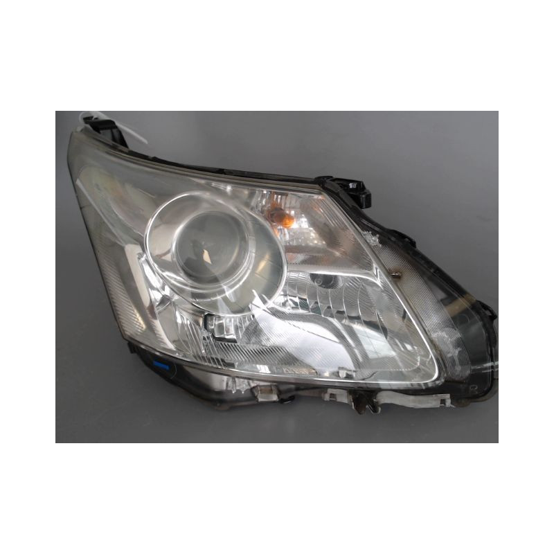 PHARE DROIT TOYOTA AVENSIS