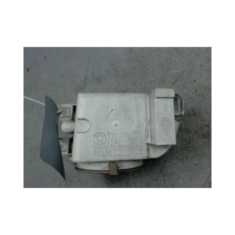 PHARE ANTIBROUILLARD AVANT DROIT SKODA FABIA COMBI
