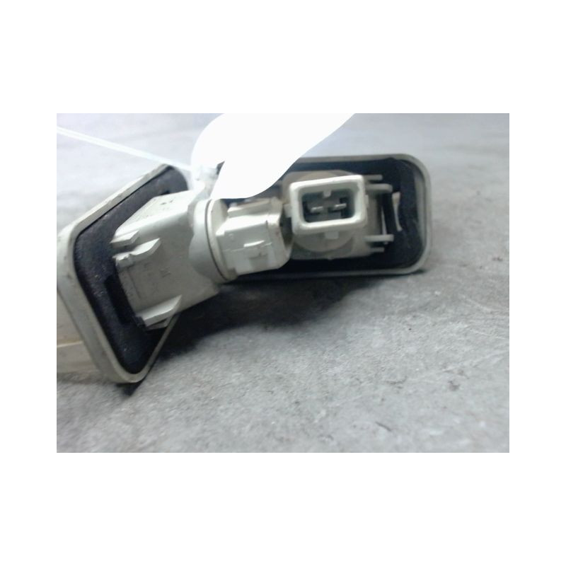 ECLAIREUR PLAQUE DE POLICE TOYOTA AVENSIS 2003-