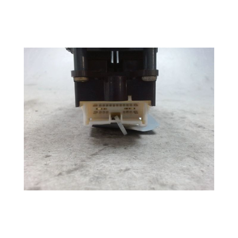 COMMANDE LEVE-GLACE PORTE AVG TOYOTA PREVIA -2000