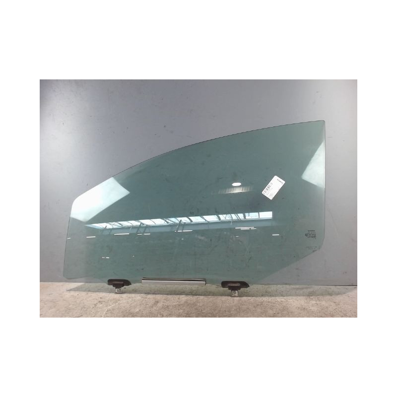 GLACE PORTE AVG TOYOTA YARIS 2005-