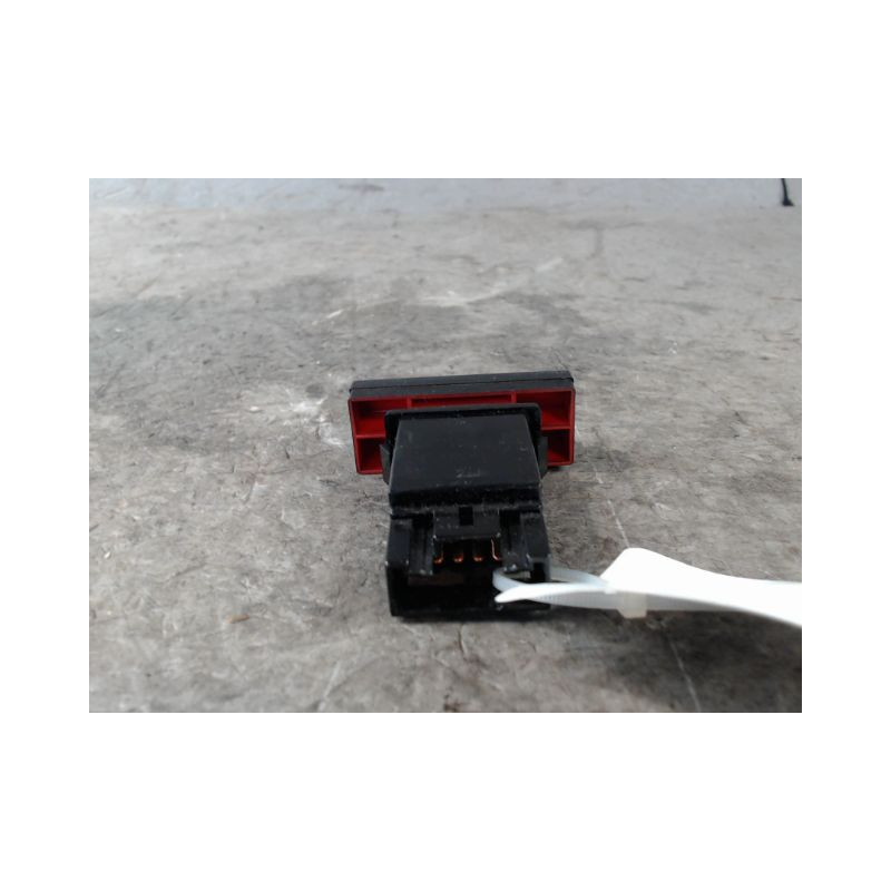 BOUTON DE WARNING HYUNDAI COUPE 04-06
