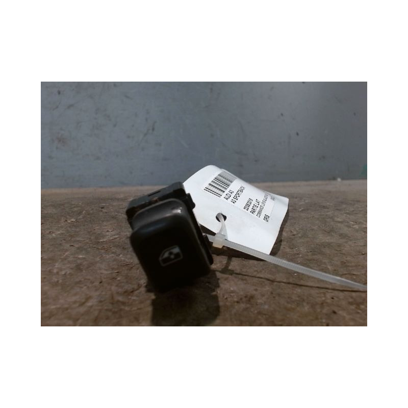 COMMANDE LEVE-GLACE PORTE AVD AUDI A3 SPORTBACK