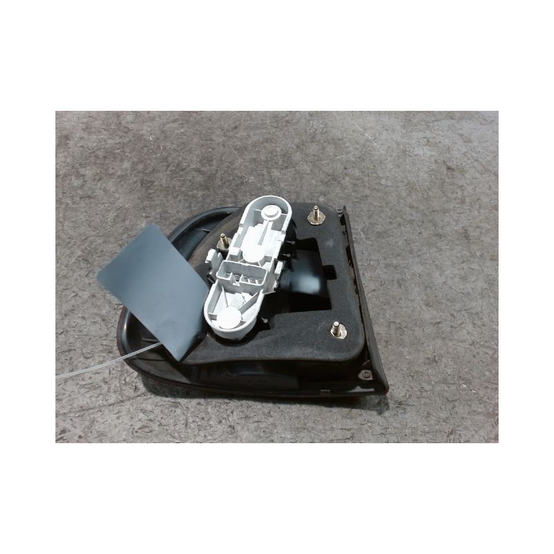 FEU ARRIERE DROIT VOLVO V40 -2000