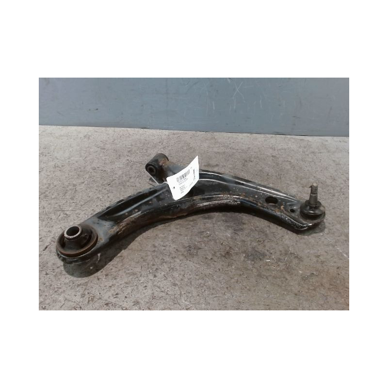 TRIANGLE INFERIEUR AVANT DROIT TOYOTA YARIS 2005-