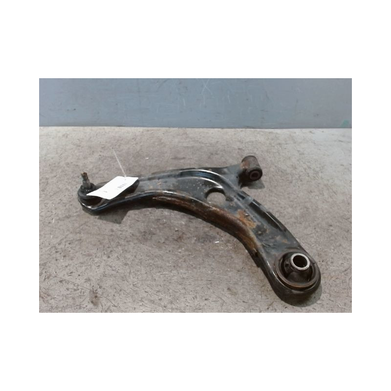 TRIANGLE INFERIEUR AVANT GAUCHE TOYOTA YARIS 2005-