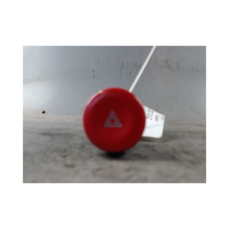 BOUTON DE WARNING NISSAN CUBE