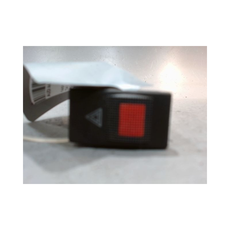 BOUTON DE WARNING AUDI A4