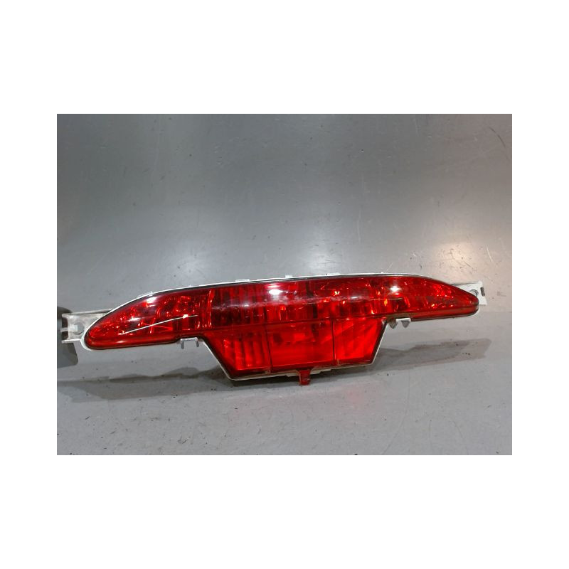 FEU BROUILLARD CENTRAL ARRIERE PEUGEOT 208