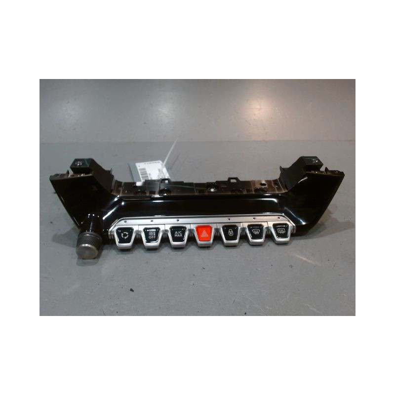 BOUTON DE WARNING PEUGEOT 208