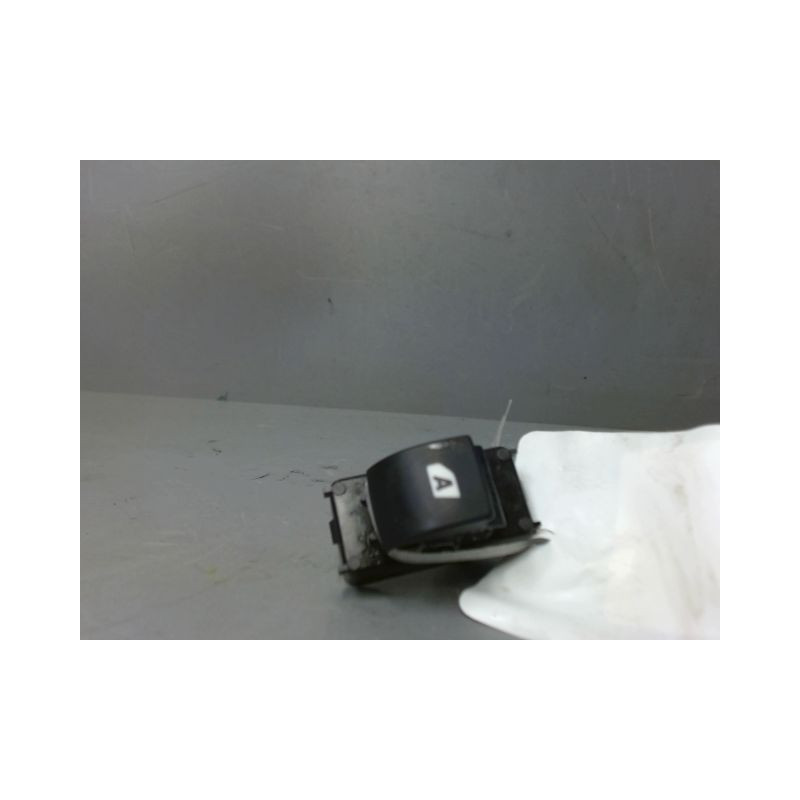 COMMANDE LEVE-GLACE PORTE AVG PEUGEOT PARTNER