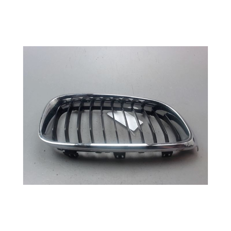 GRILLE CALANDRE DROIT BMW SERIE 3