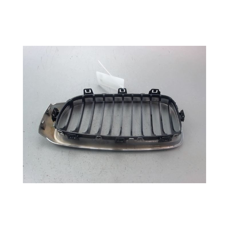 GRILLE CALANDRE DROIT BMW SERIE 3