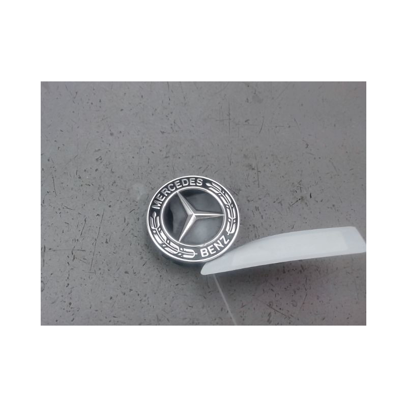 ENJOLIVEUR DE ROUE MERCEDES CLASSE A 2004-