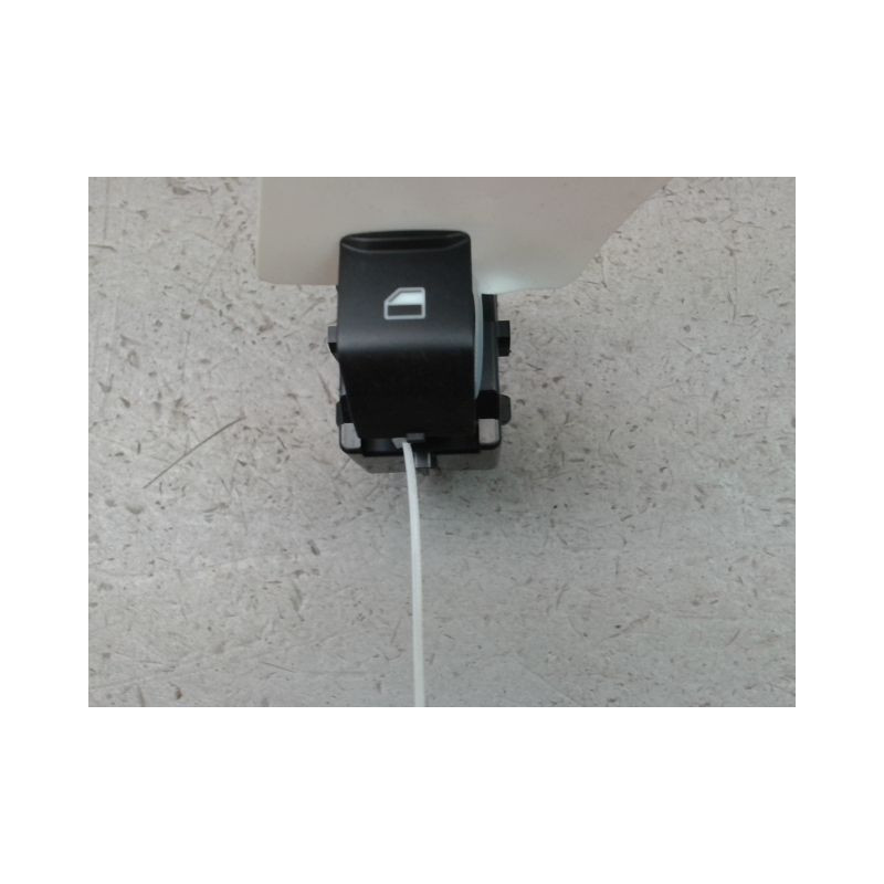 COMMANDE LEVE-GLACE PORTE AVD FORD FIESTA