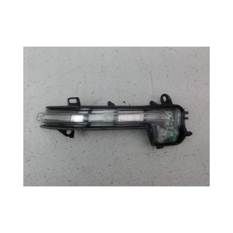 REPETITEUR RETROVISEUR DROIT BMW SERIE 1