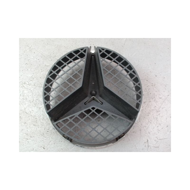 SIGLE CALANDRE MERCEDES CLASSE C BREAK 2004-
