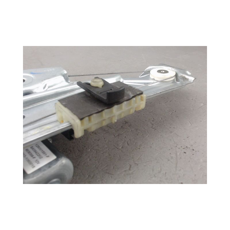 MECANISME LEVE-GLACE ARRIERE DROIT DACIA DUSTER