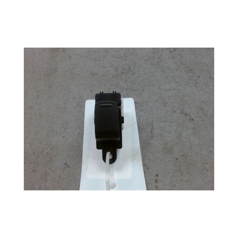 COMMANDE LEVE-GLACE PORTE AVD SUZUKI VITARA