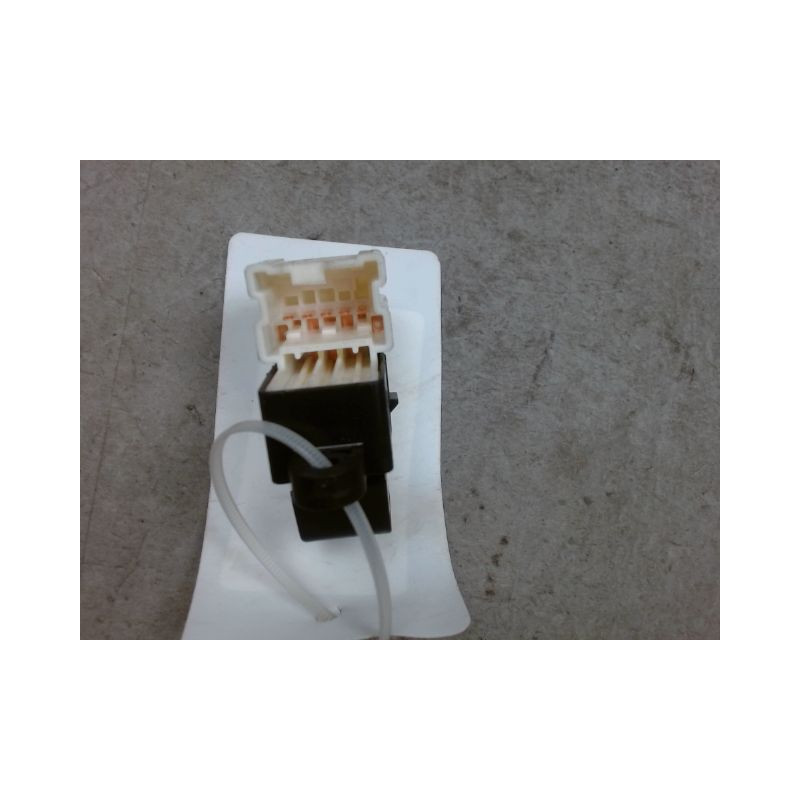 COMMANDE LEVE-GLACE PORTE AVD SUZUKI VITARA