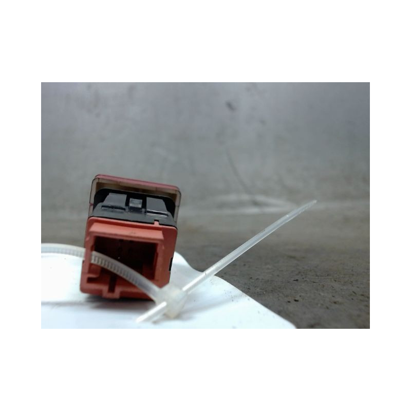 BOUTON DE WARNING CITROEN BERLINGO