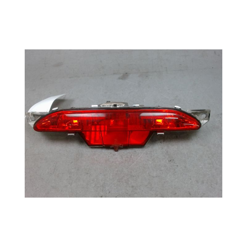 FEU BROUILLARD CENTRAL ARRIERE PEUGEOT 208