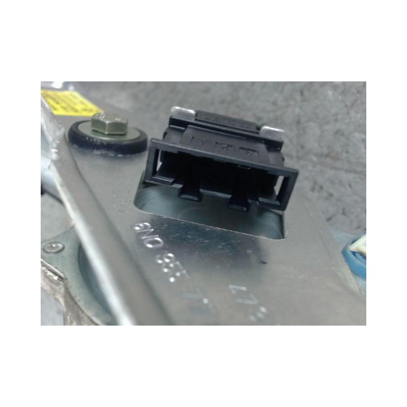 MOTEUR ESSUIE-GLACE ARRIERE VOLKSWAGEN POLO