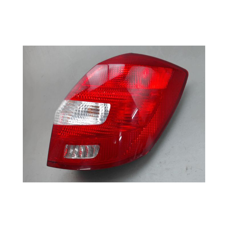 FEU ARRIERE DROIT SKODA FABIA