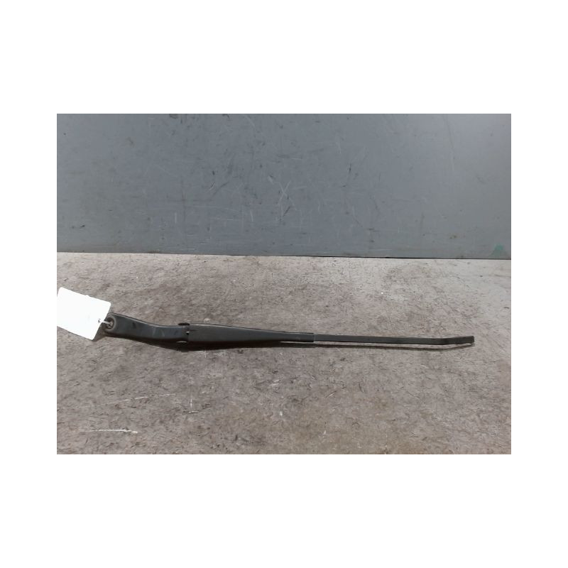 BRAS ESSUIE-GLACE AVANT DROIT DACIA SANDERO 2008-