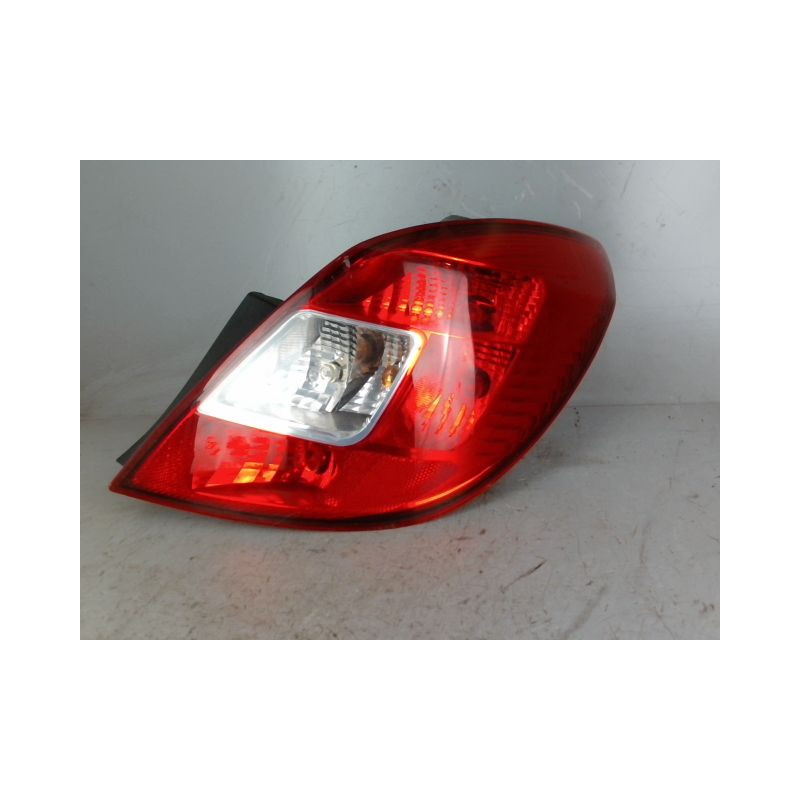 FEU ARRIERE DROIT OPEL CORSA