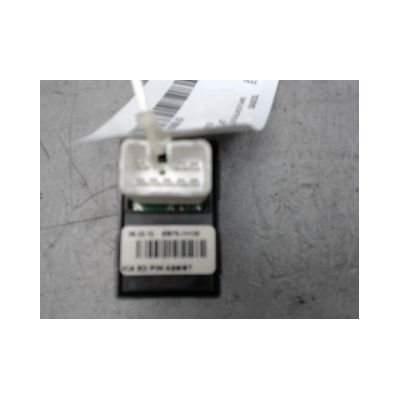 COMMANDE LEVE-GLACE PORTE ARD KIA CEE-D
