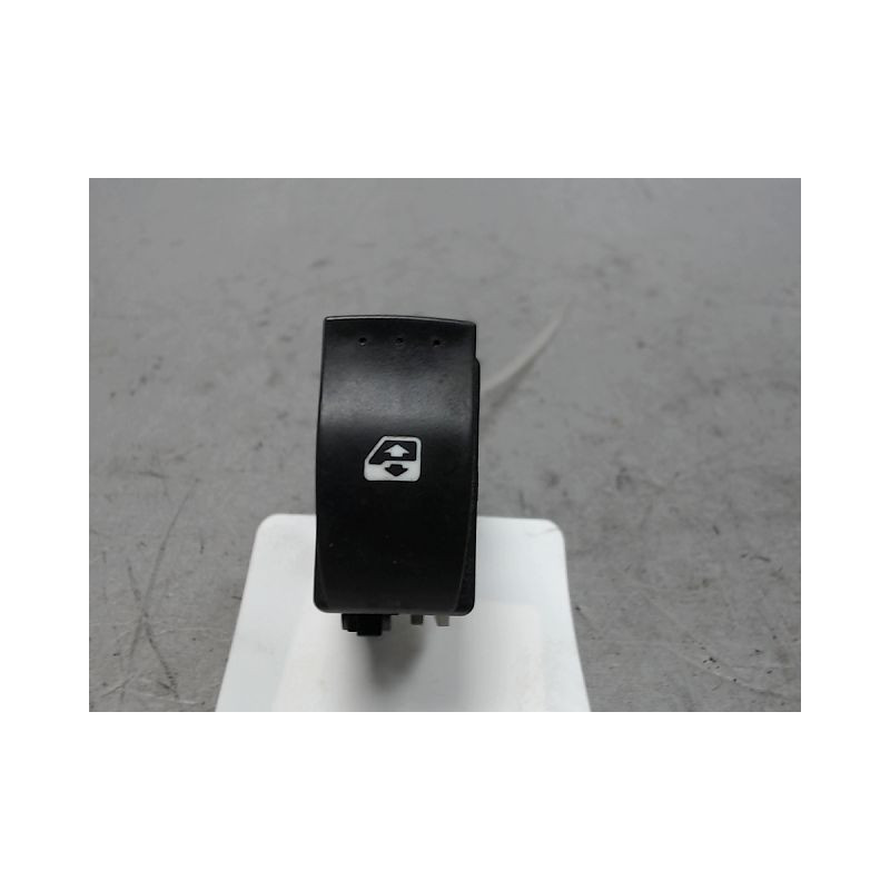 COMMANDE LEVE-GLACE PORTE AVD RENAULT CLIO II CAMPUS 06-