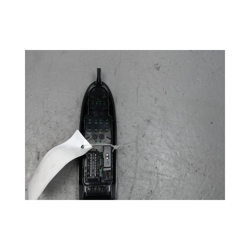 COMMANDE LEVE-GLACE PORTE AVG DS DS3