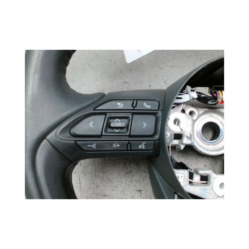VOLANT DE DIRECTION TOYOTA YARIS CRO