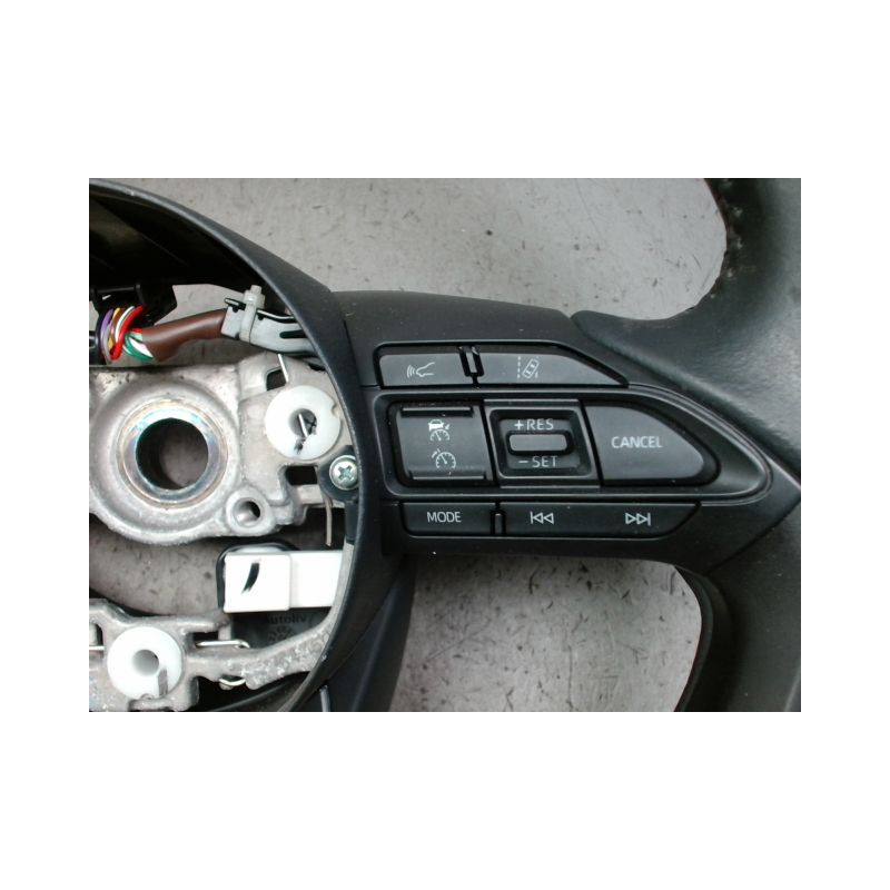 VOLANT DE DIRECTION TOYOTA YARIS CRO