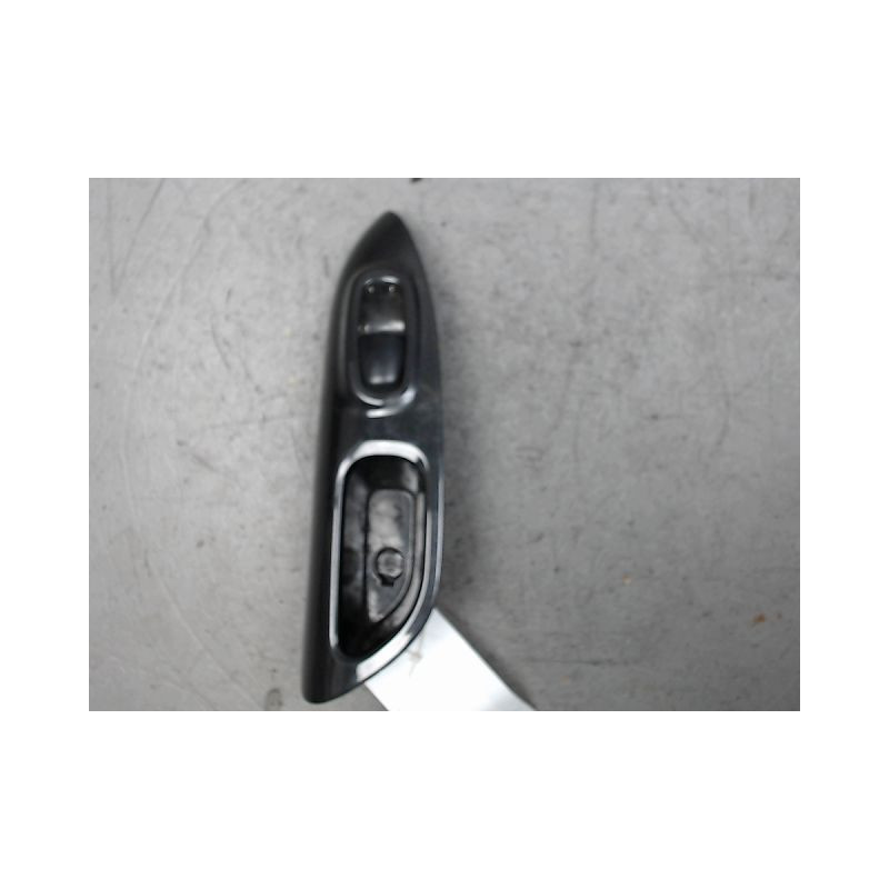 COMMANDE LEVE-GLACE PORTE ARD NISSAN JUKE