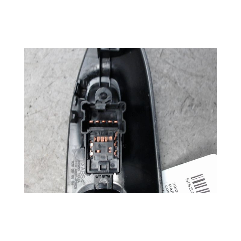 COMMANDE LEVE-GLACE PORTE ARD NISSAN JUKE