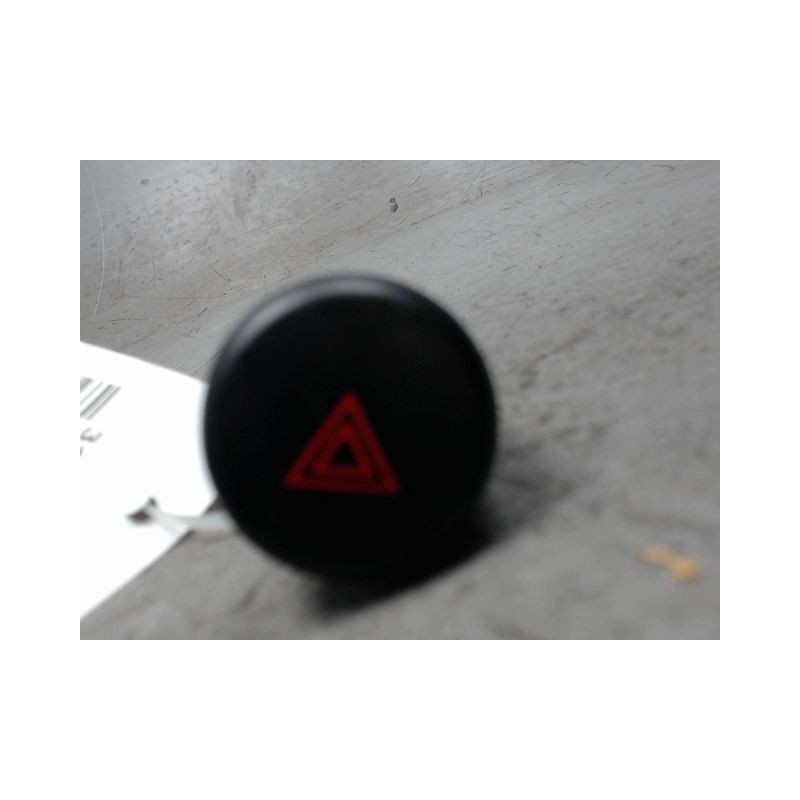 BOUTON DE WARNING NISSAN JUKE