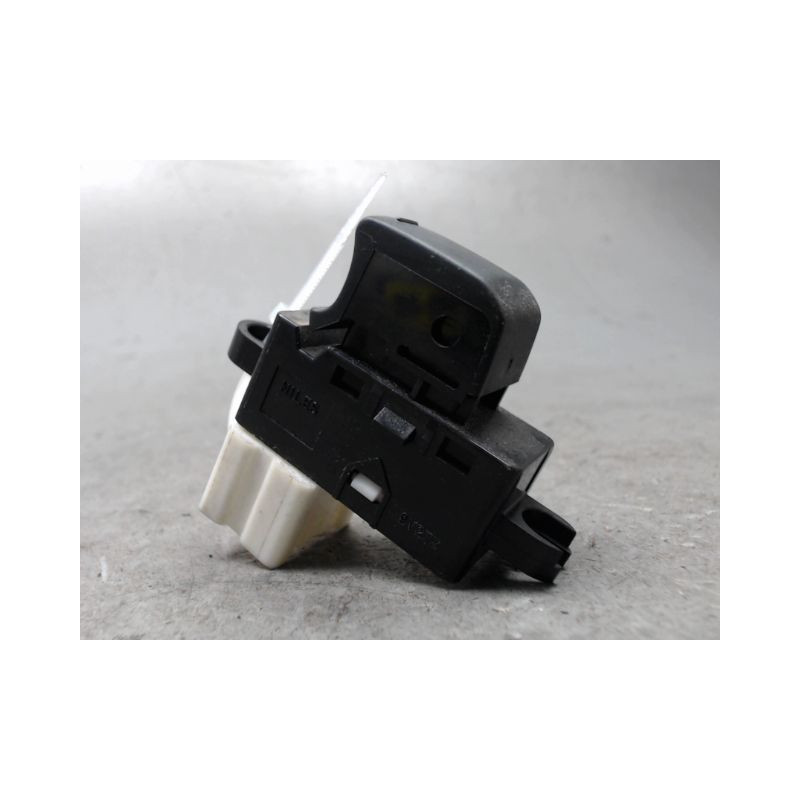 COMMANDE LEVE-GLACE PORTE AVD NISSAN MICRA