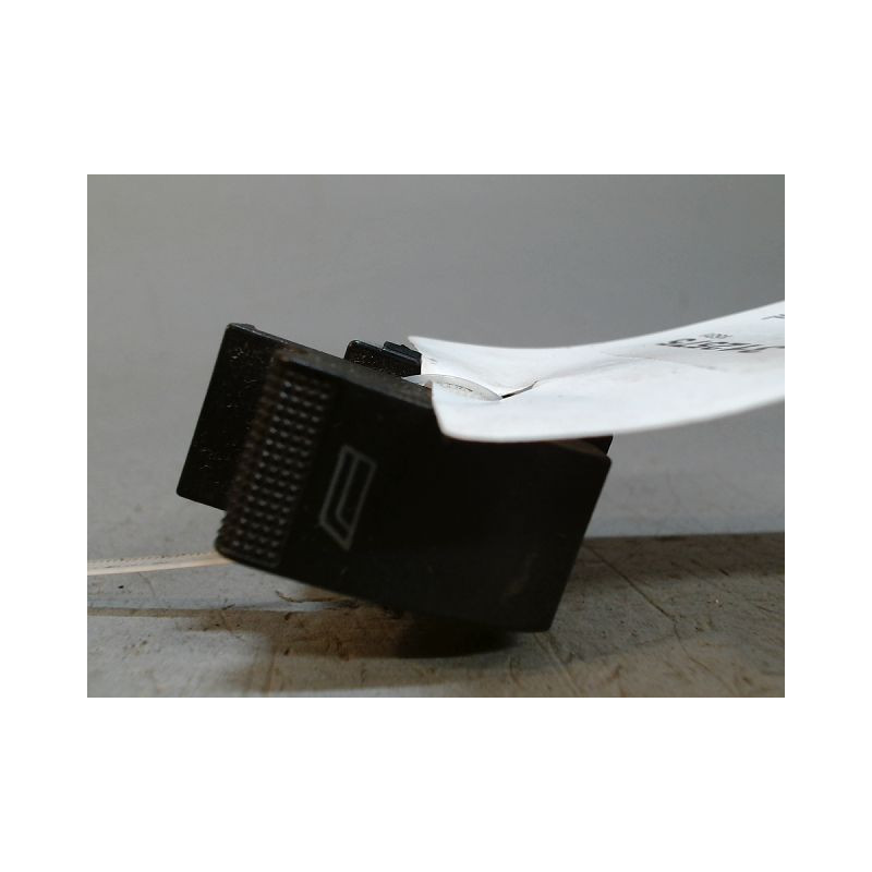 COMMANDE LEVE-GLACE PORTE AVD AUDI A3 -2000