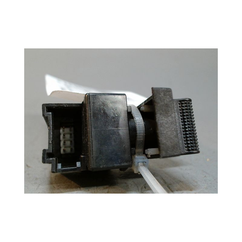 COMMANDE LEVE-GLACE PORTE AVD AUDI A3 -2000