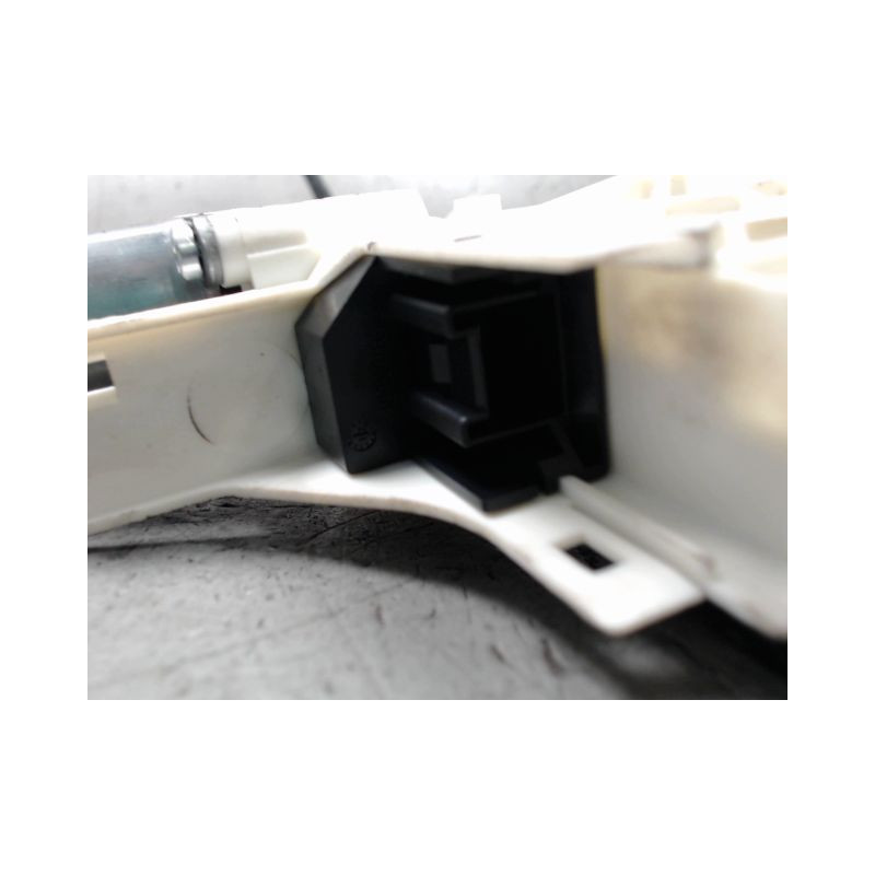 MECANISME+MOTEUR LEVE-GLACE AVANT GAUCHE AUDI A1