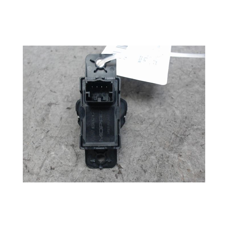 COMMANDE LEVE-GLACE PORTE AVD FIAT 500