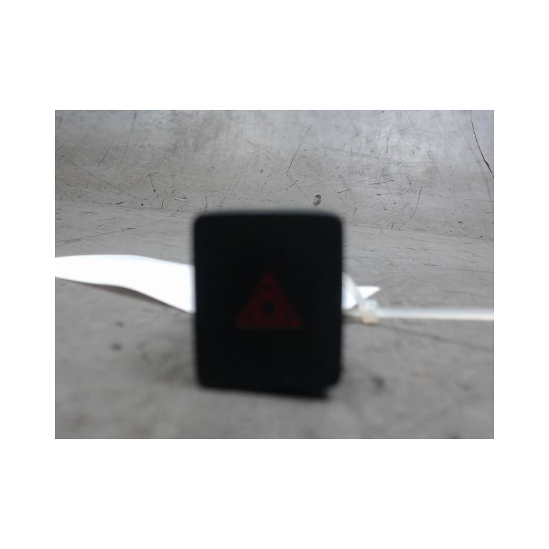 BOUTON DE WARNING NISSAN NOTE